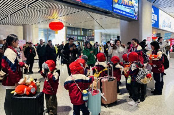 湖南“小辣椒”抵达哈尔滨！网友：想看看湖南是不是也藏好东西了