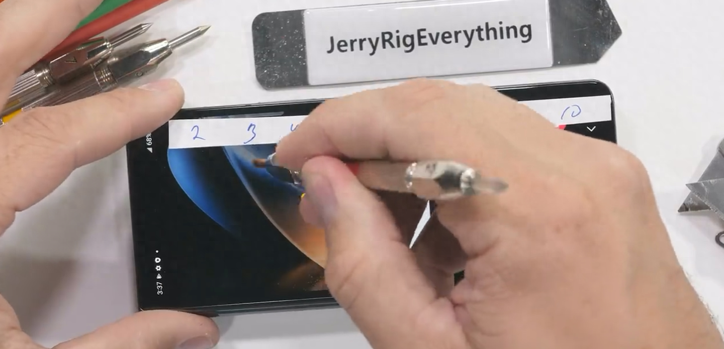 经历刀山火海,三星 Galaxy Z Fold4 通过暴力测试