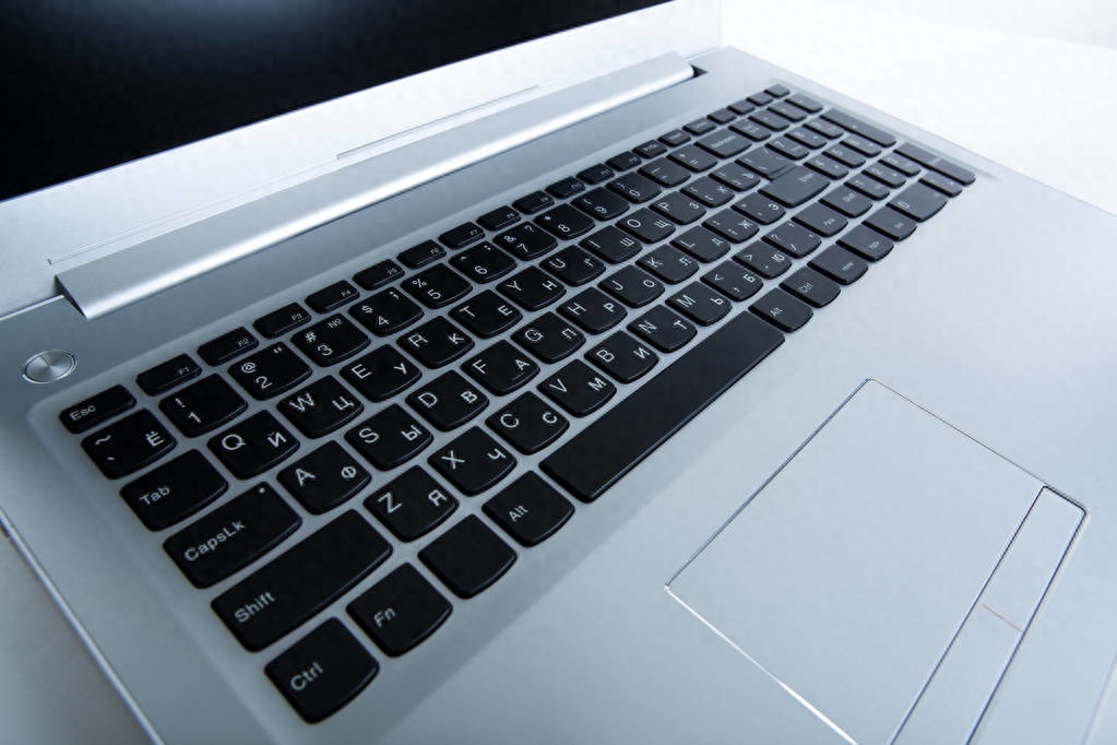 联想36年的历史，蜿蜒曲折，3驾马车同行，但Lenovo消失于手机榜