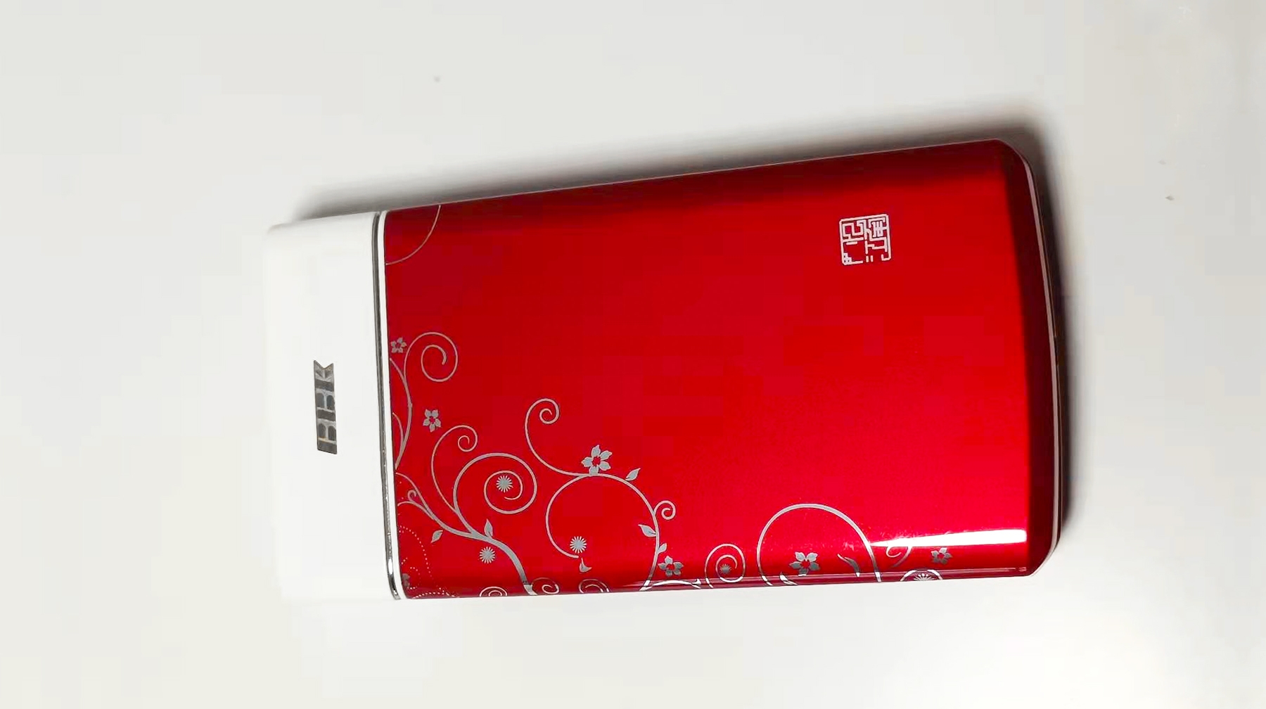 使用可拆卸外壳设计,这款老旧步步高翻盖机,当年专属听音乐工具