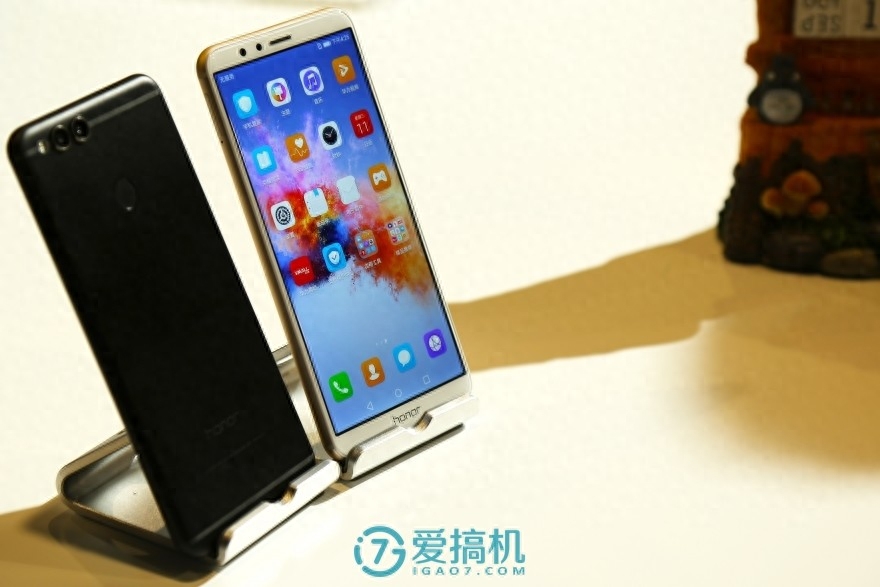 无“全面”不手机?荣耀畅玩7X现场上手体验