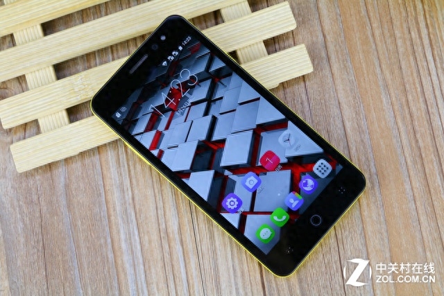 越玩越乐 499元电信TCL乐玩手机图赏