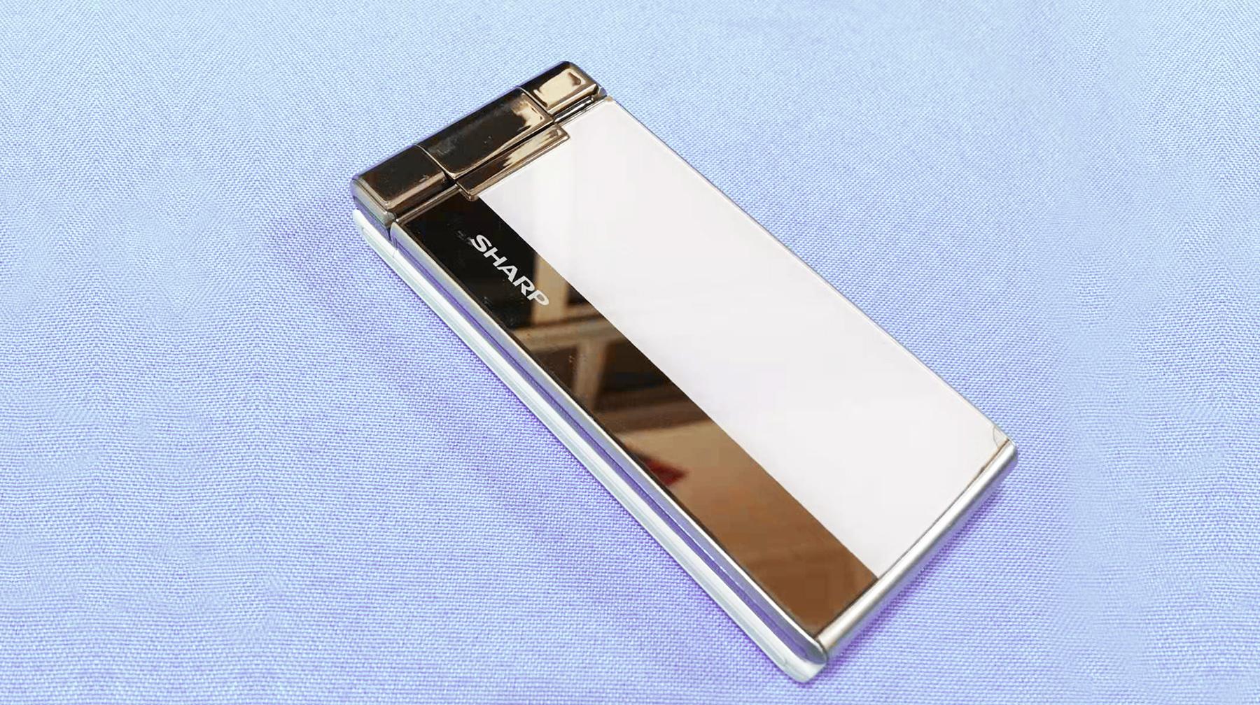 接力翻转屏设计，夏普这款老旧的7118c，功能堪比智能手机