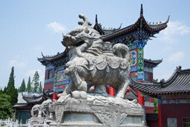 麒麟是吉祥的代表，将麒麟摆放在家中有镇宅辟邪的寓意