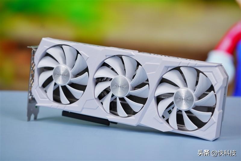 纤薄身材也能满血发挥！耕升RTX 4070踏雪显卡评测