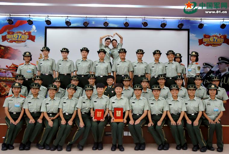 来看这些武警"小姐姐"与祖国"场外连线"