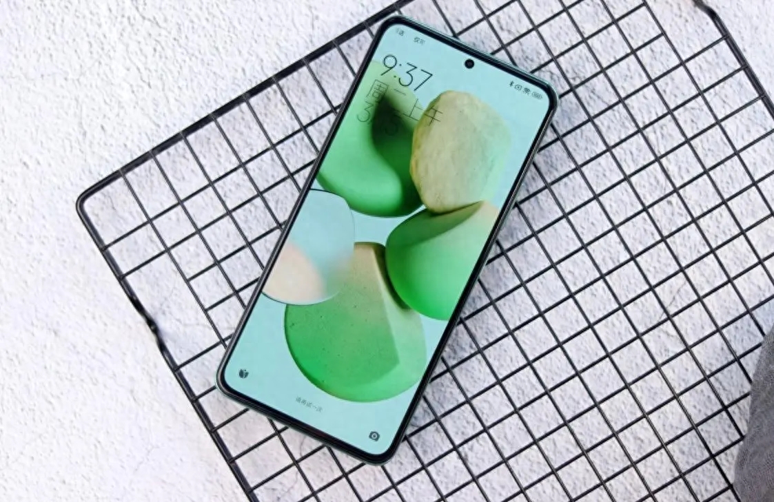 12GB+256GB跌价1180元，天玑9000+三星2K屏，顶配旗舰降成中档机