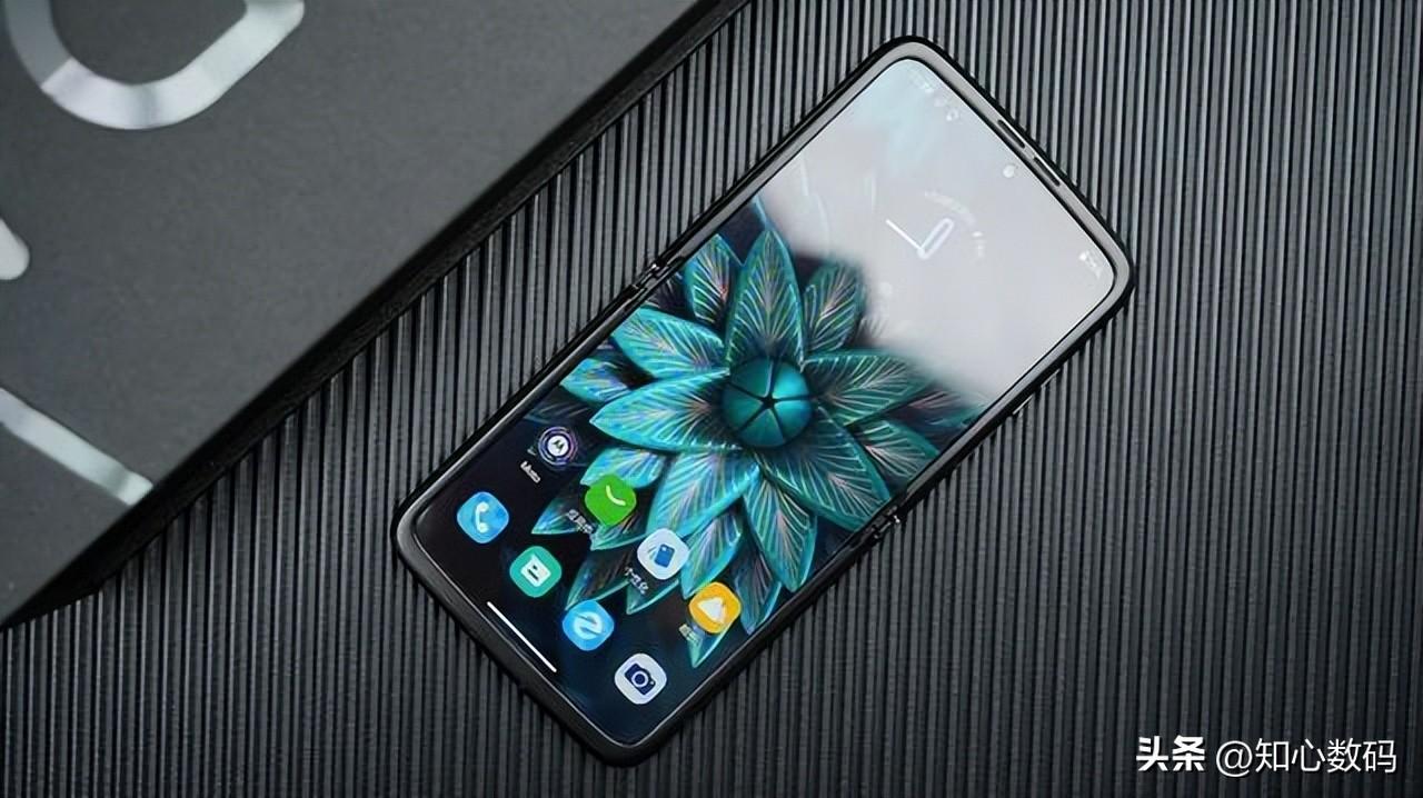 摩托罗拉razr 2022用了1个月,不吹不黑,说一说使用感受