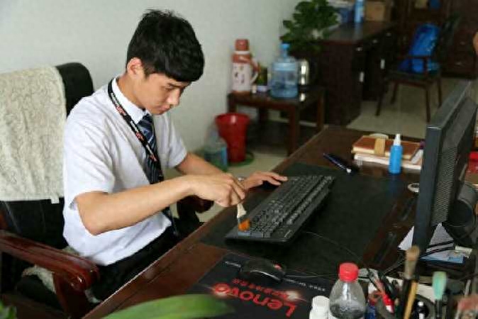 济南信息工程学校开展电脑免费清洁保养周活动