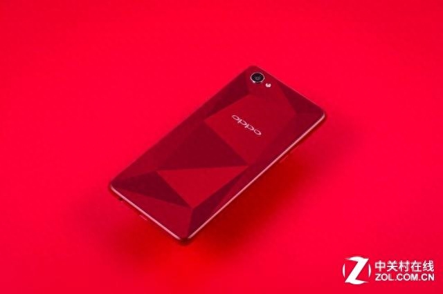 128G大内存 超视野全面屏OPPO A3发布