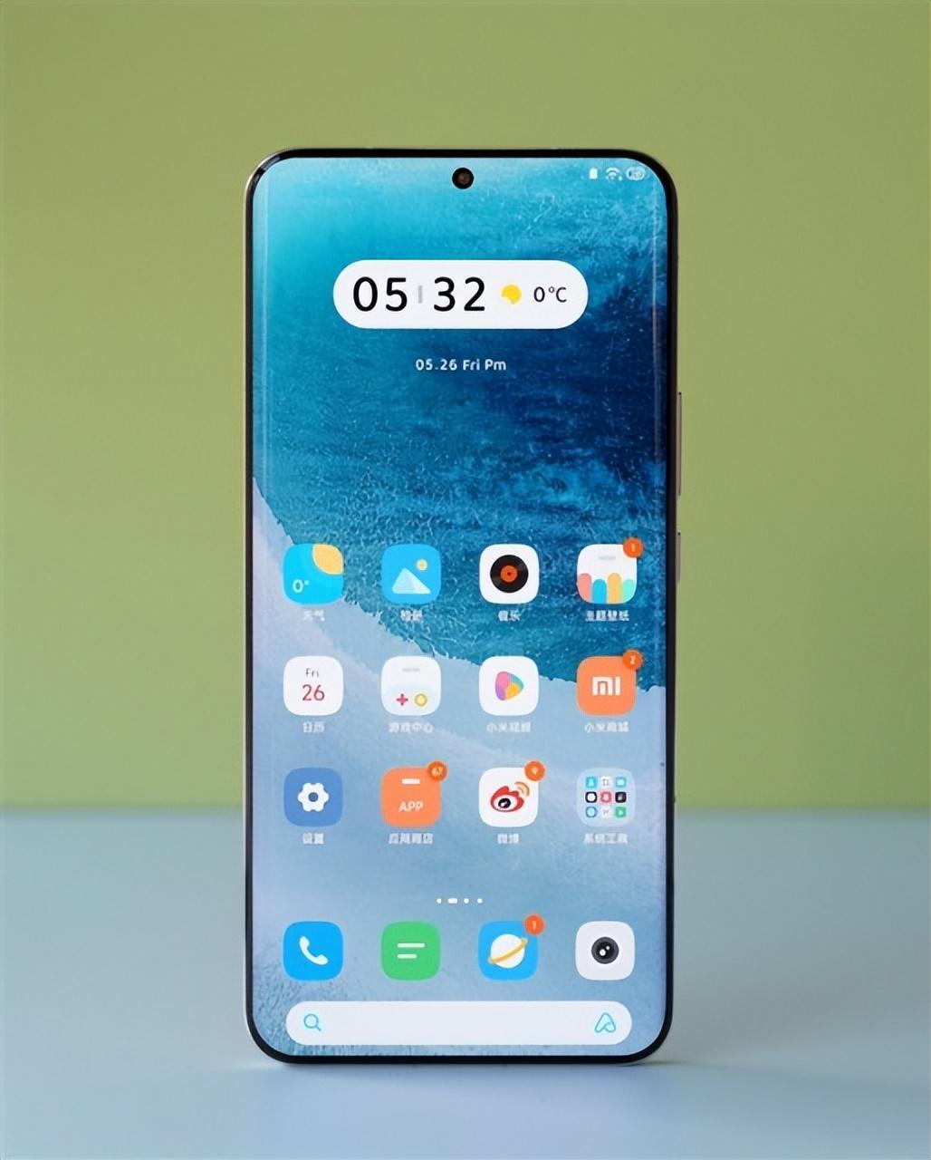 小米14 Pro屏幕细节曝光：华星光电供屏 极致“窄下巴”效果惊艳