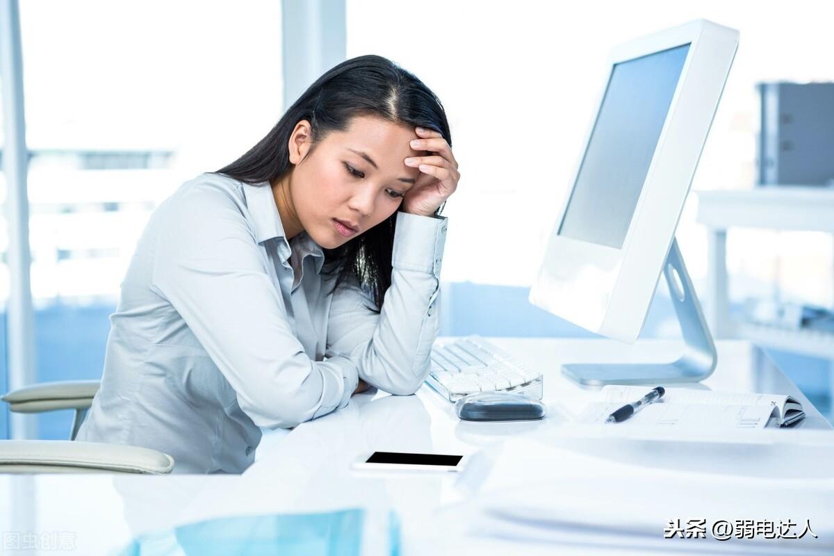 如何解决电脑打开黑屏只显示鼠标的问题
