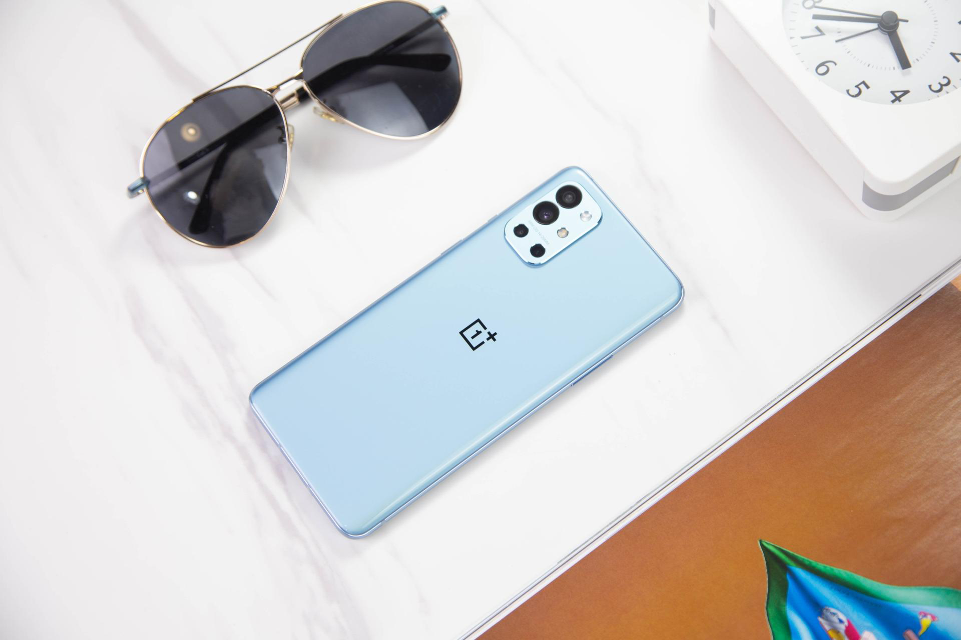 买手机别再抠抠搜搜了,2022年最值得买的3款手机,几乎无差评