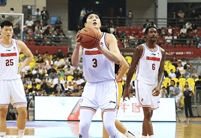 广东宏远险胜广州!双小外合砍29分,徐杰罕见7中0,杜锋满意收货