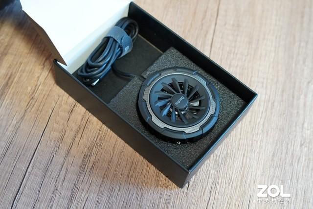 Benks冰咖磁吸散热无线充评测:iPhone的夏日神器还是智商税?