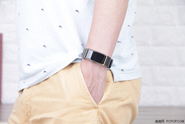 彩屏健康手环 腕上蓝牙耳机 华为手环B5体验