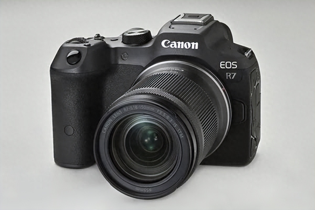 性能出色的半画幅无反 佳能EOS R7深入评测