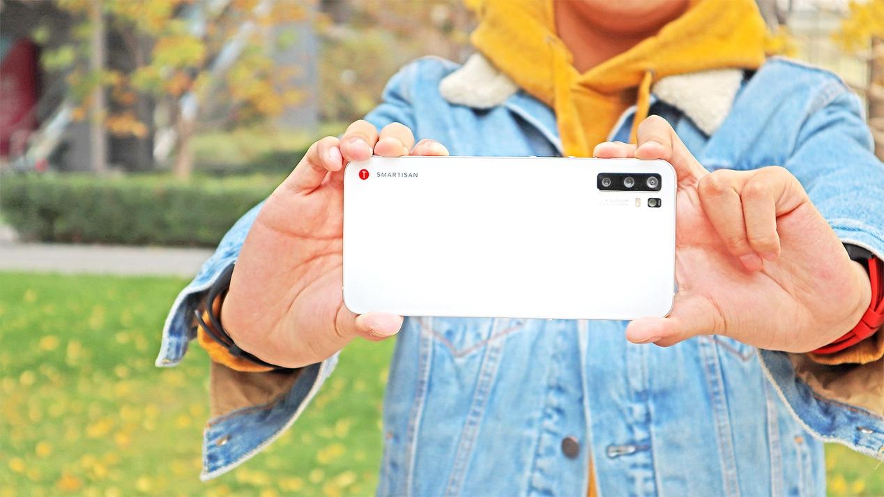 或许是全网最真实测评？抛开情怀，谈谈坚果Pro3到底如何