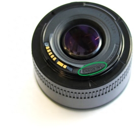 佳能官网忍不住出手教大家判定镜头真伪