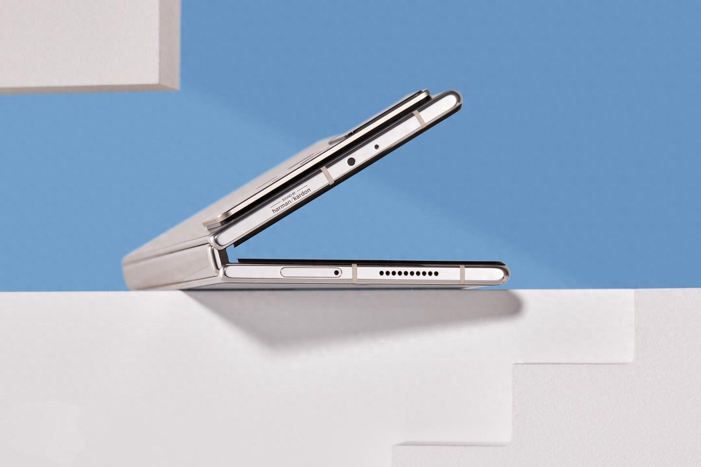 8999元跌至5533元,小米旗舰“六折”清仓,6.56英寸+8.02英寸