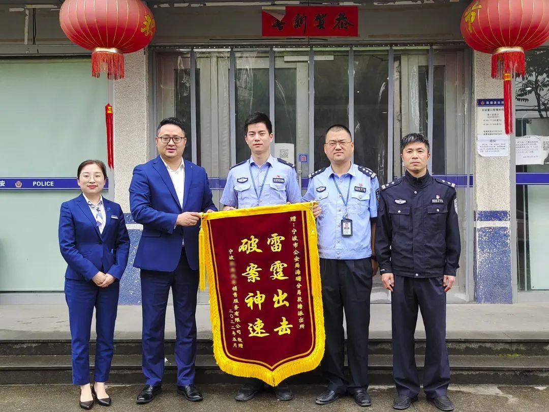刑满释放男子，刚出监狱大门就又被抓了……
