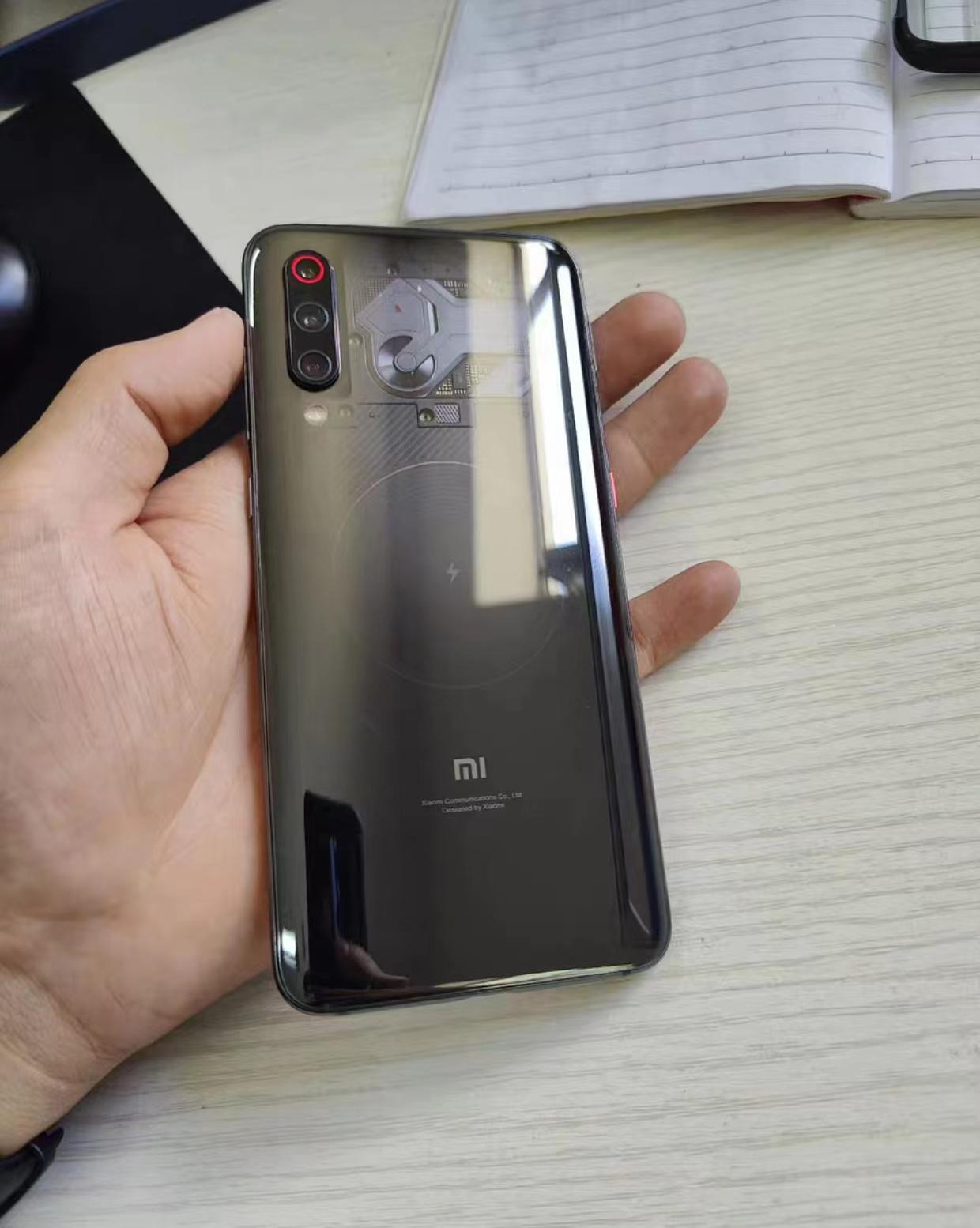 翻出这台小米9透明探索版，当年一机难求，现在仍然拉风