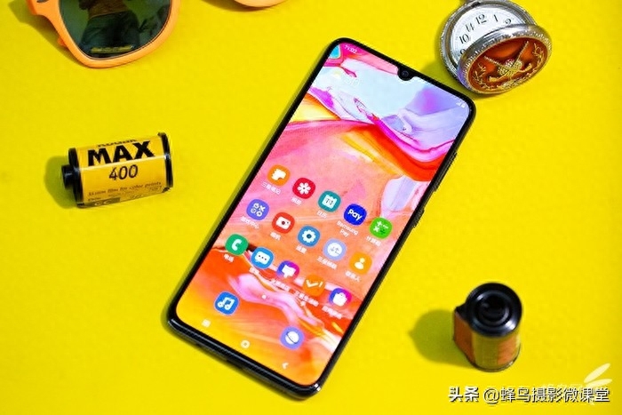 超广角三摄高颜值 三星Galaxy A70评测