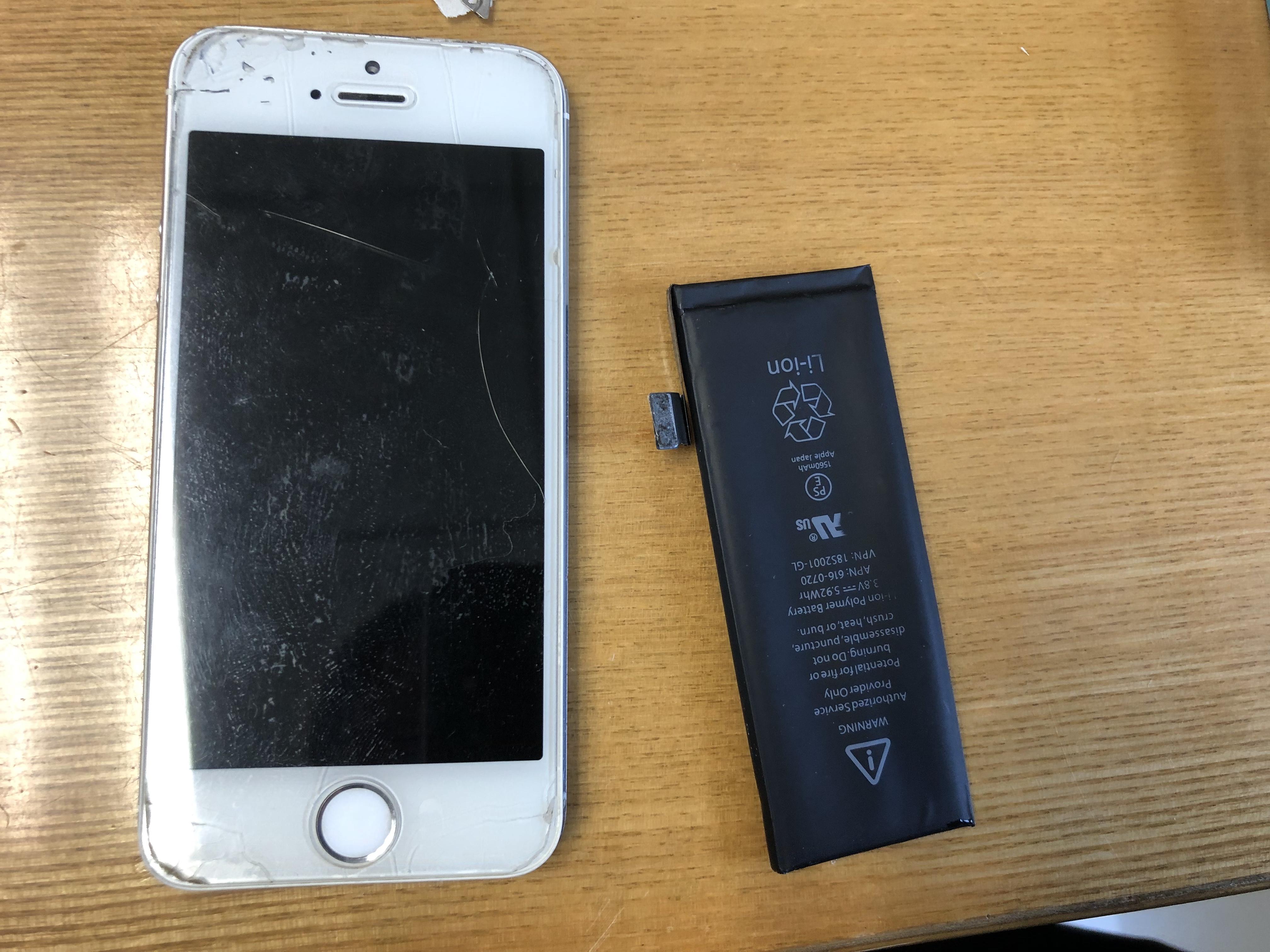 015:朋友iphone 5s一部，无法充电，不开机！简！