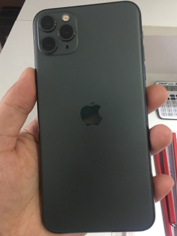 买二手iPhone11Pro Max还是iPhone12？网友给出了选择