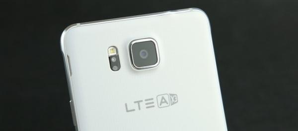 首发20nm制程 三星Galaxy Alpha上手玩