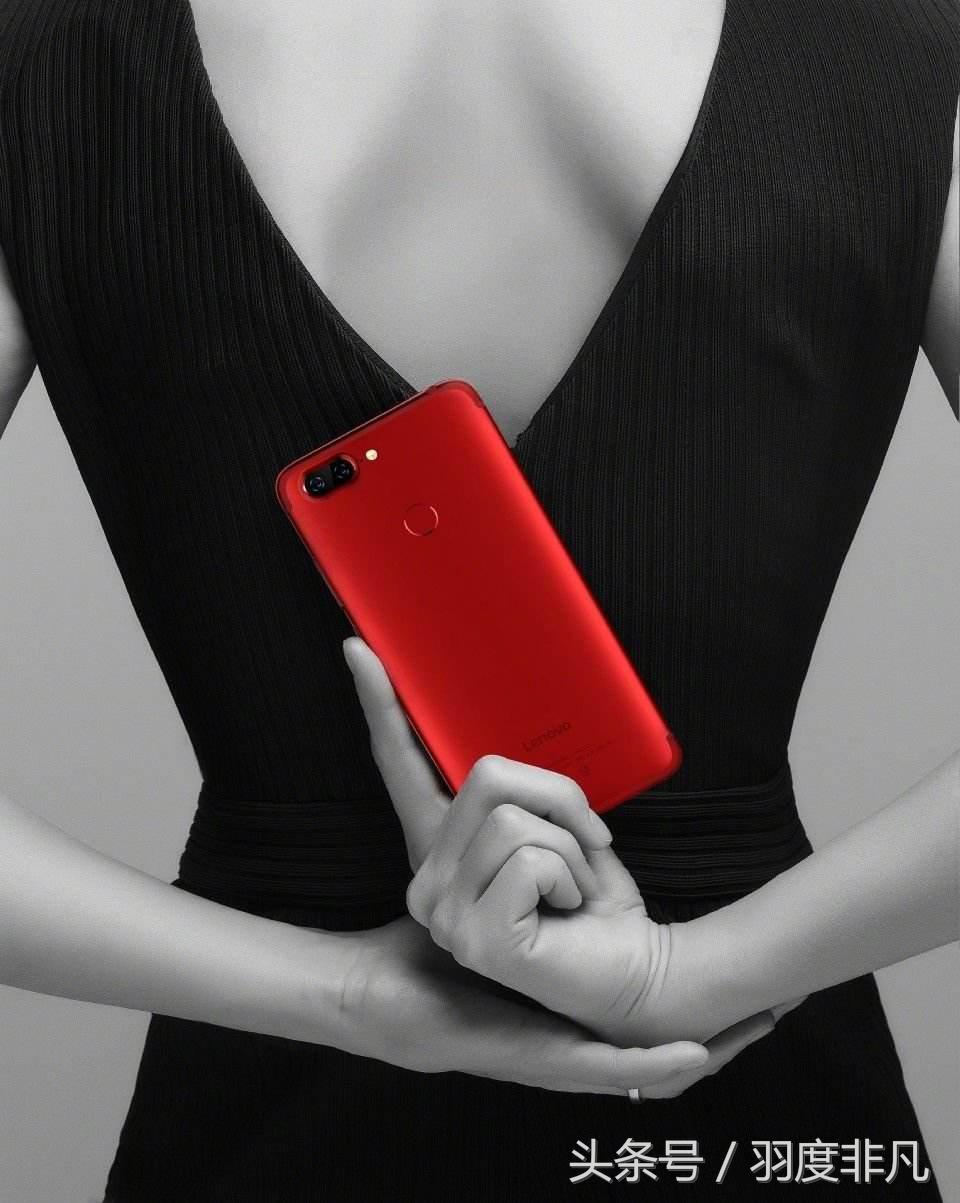 MOTO超薄RAZR4概念机现身,折叠柔性屏加持,售价成关键问题!