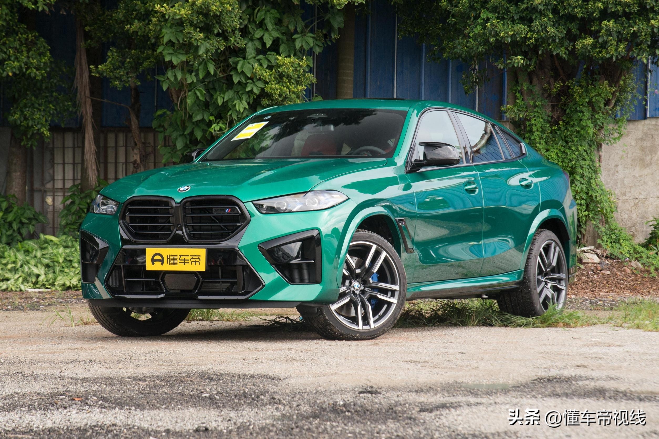新车 | 3.9秒破百/4.4T V8动力,新款宝马X6 M雷霆版到店,售146.89万