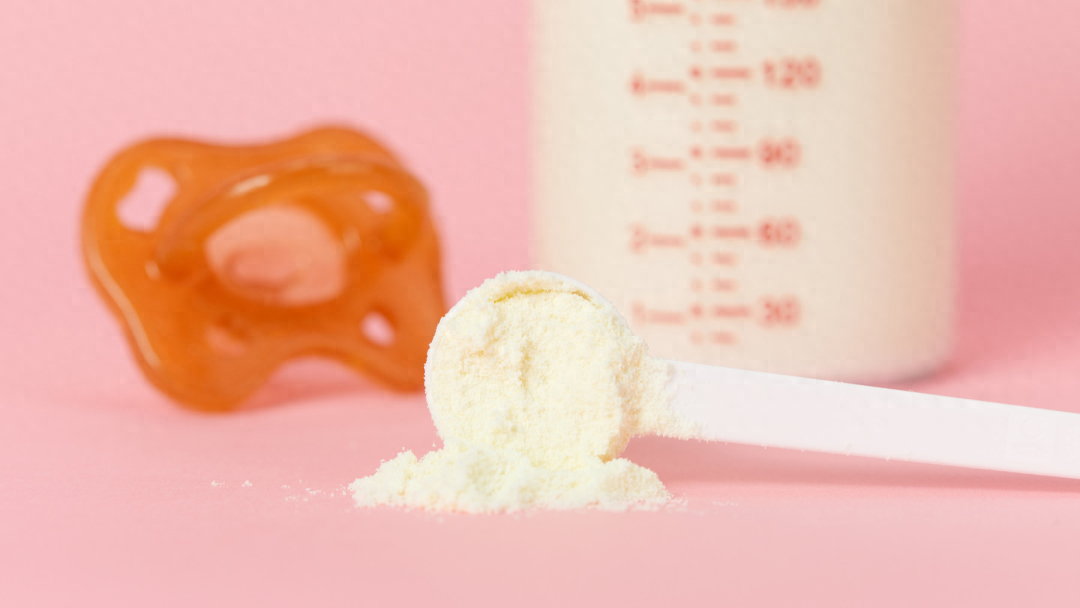 雅培奶粉遭调查，“洋奶粉”衰落，国产品牌笑了