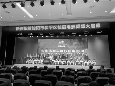 《金刚川》主创与师生聊爱国