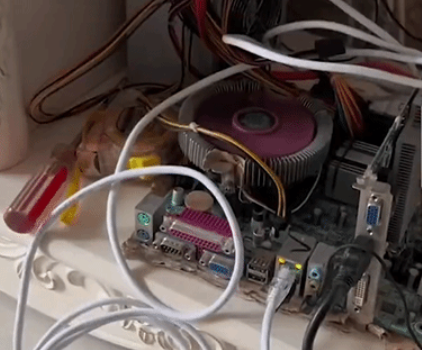 男孩网购100元零件组装电脑 年少有为