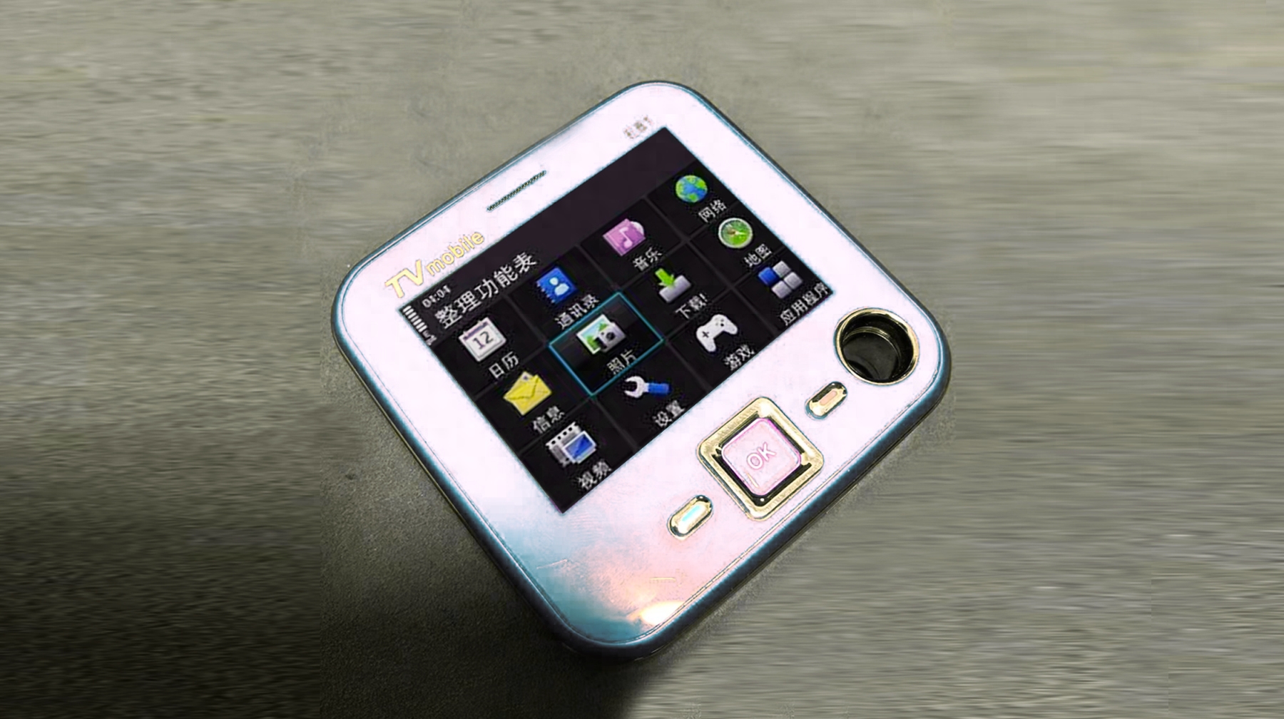 方形旋转屏设计,拉出天线能看电视直播,这台诺基亚手机很特别