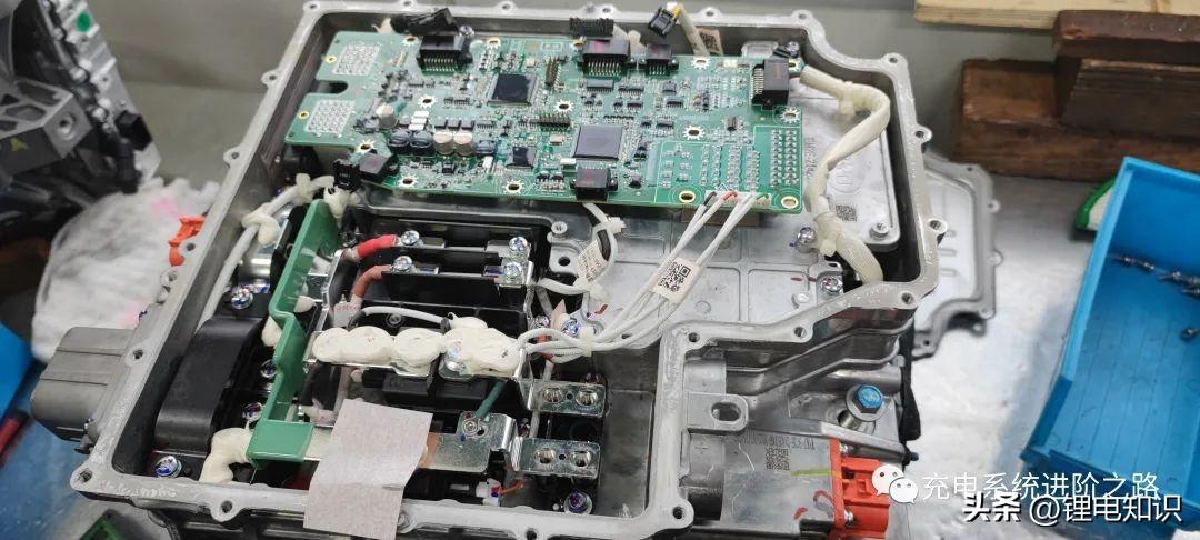 比亚迪元八合一拆解