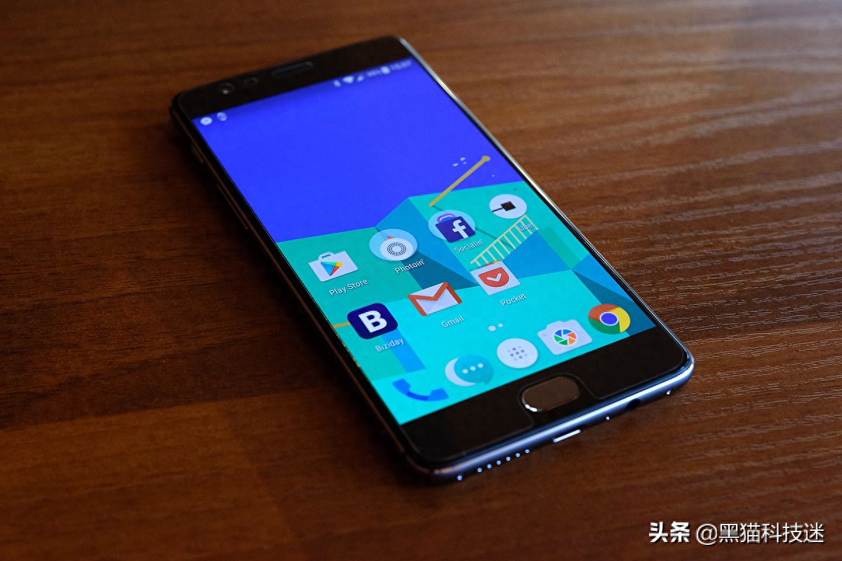 已经2022年了,为什么很多人宁愿买LCD手机,也不买OLED?