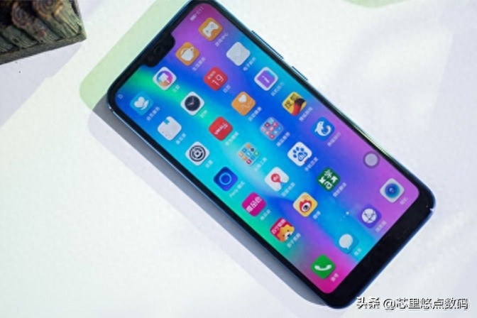 500元左右旧款旗舰手机,至今性能依旧强悍,可以流畅玩游戏