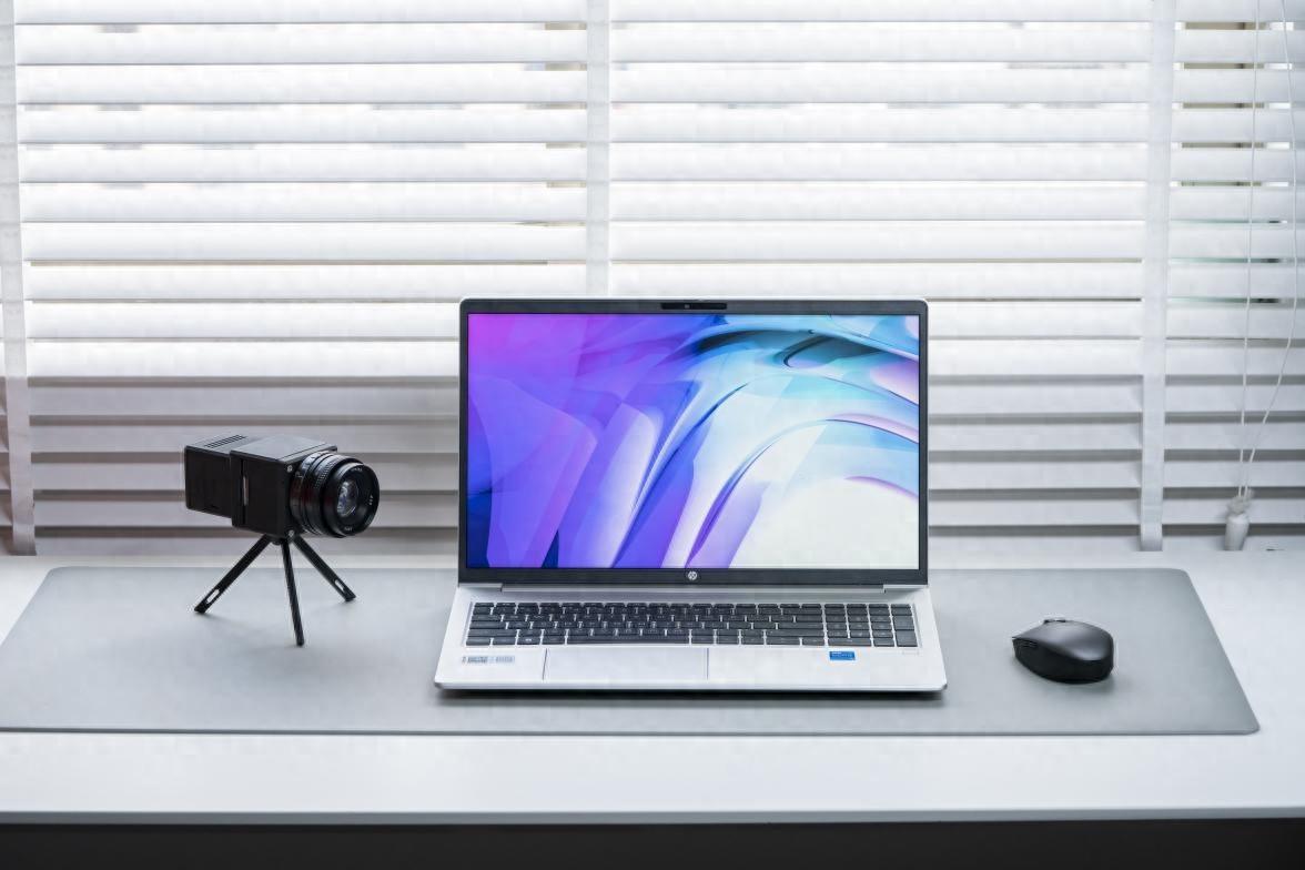 高效办公的实用之选,年底购机不容错过的一款轻薄商务本