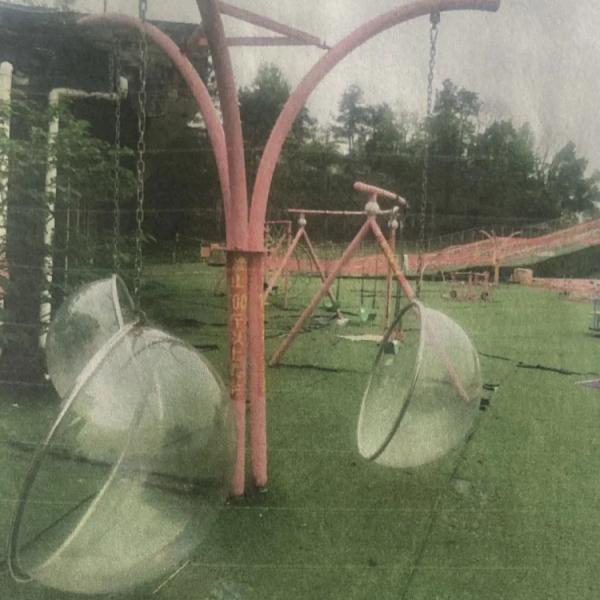 90后家长在儿童游乐场荡秋千，摔成十级伤残谁来赔？法院判了