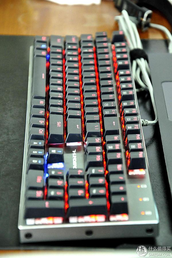 雷神也有键盘?!ThundeRobot 雷神 K70B 机械键盘 开箱测评