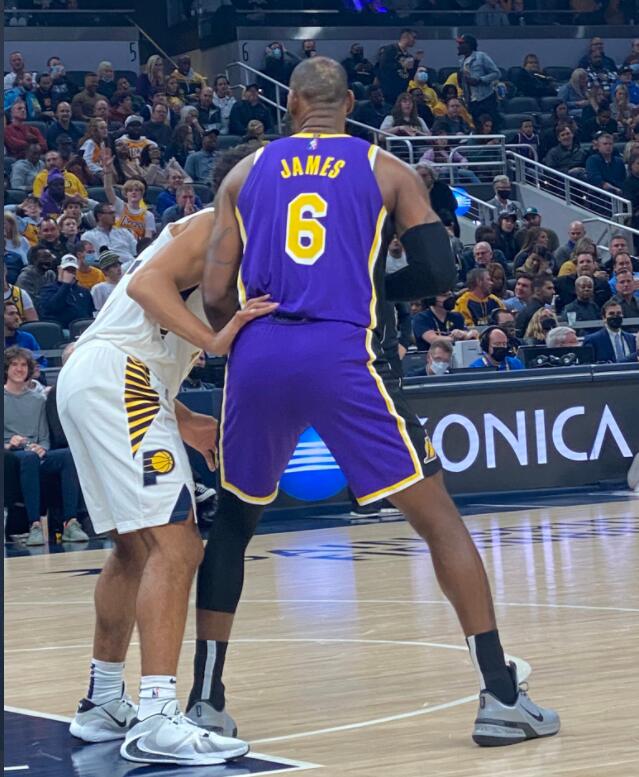 詹姆斯复出砍39分浓眉缺阵，湖人加时逆转步行者