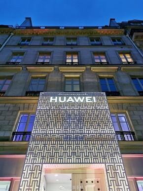 华为法国首家旗舰店开业！设计华丽 紧邻苹果和小米