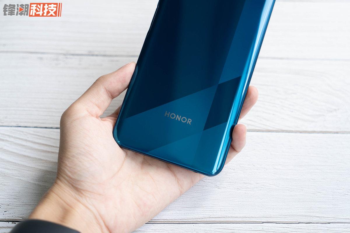 平价大屏 5G 手机先行者，荣耀 X10 Max 评测
