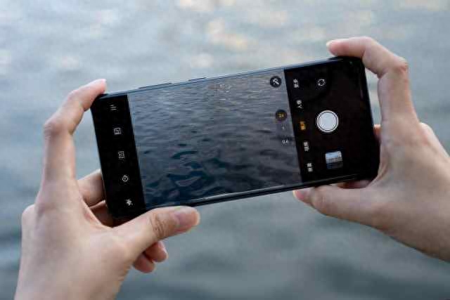 徜徉在其间，带着一加 Ace 2 Pro，用脚步丈量出最美广州