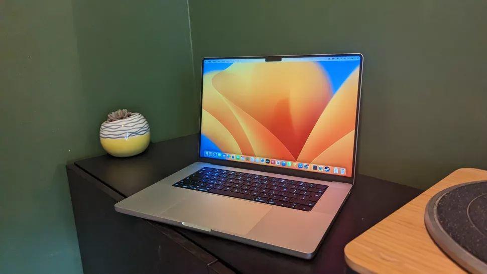 2023款16英寸苹果MacBook Pro续航实测：18小时56分钟