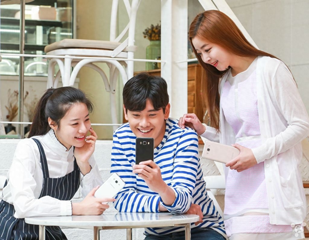 三星推新2016款Galaxy J5和Galaxy J7手机