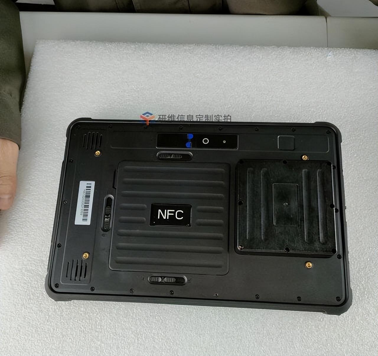 工业三防平板电脑|10英寸手持工业平板电脑定制超高频RFID案例