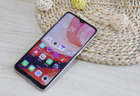 OPPO A7上手体验，水滴屏和超长续航是最大亮点